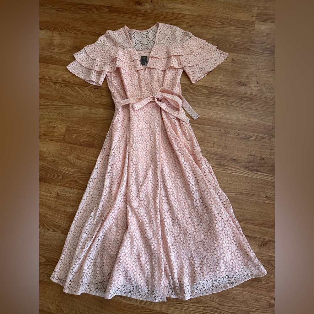 TAYLOR Peach Embroidered Lace Wrap Dress Size 8